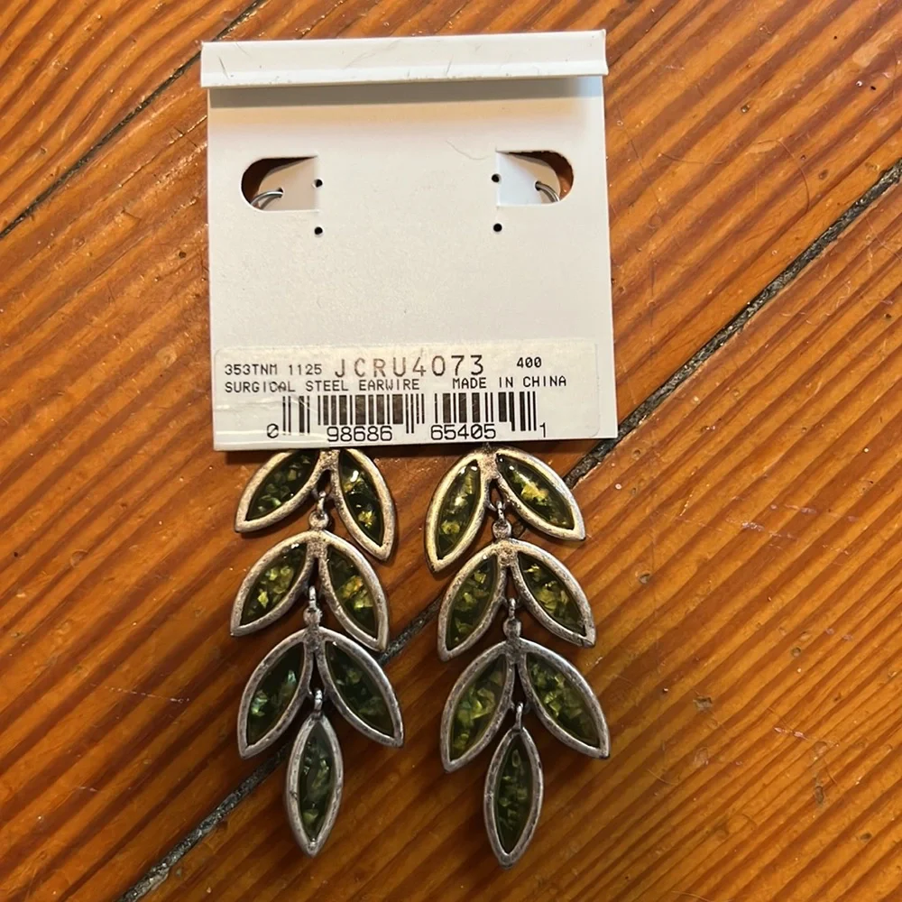 villager by Liz Claiborne green chandelier earrings - Picture 3 of 5